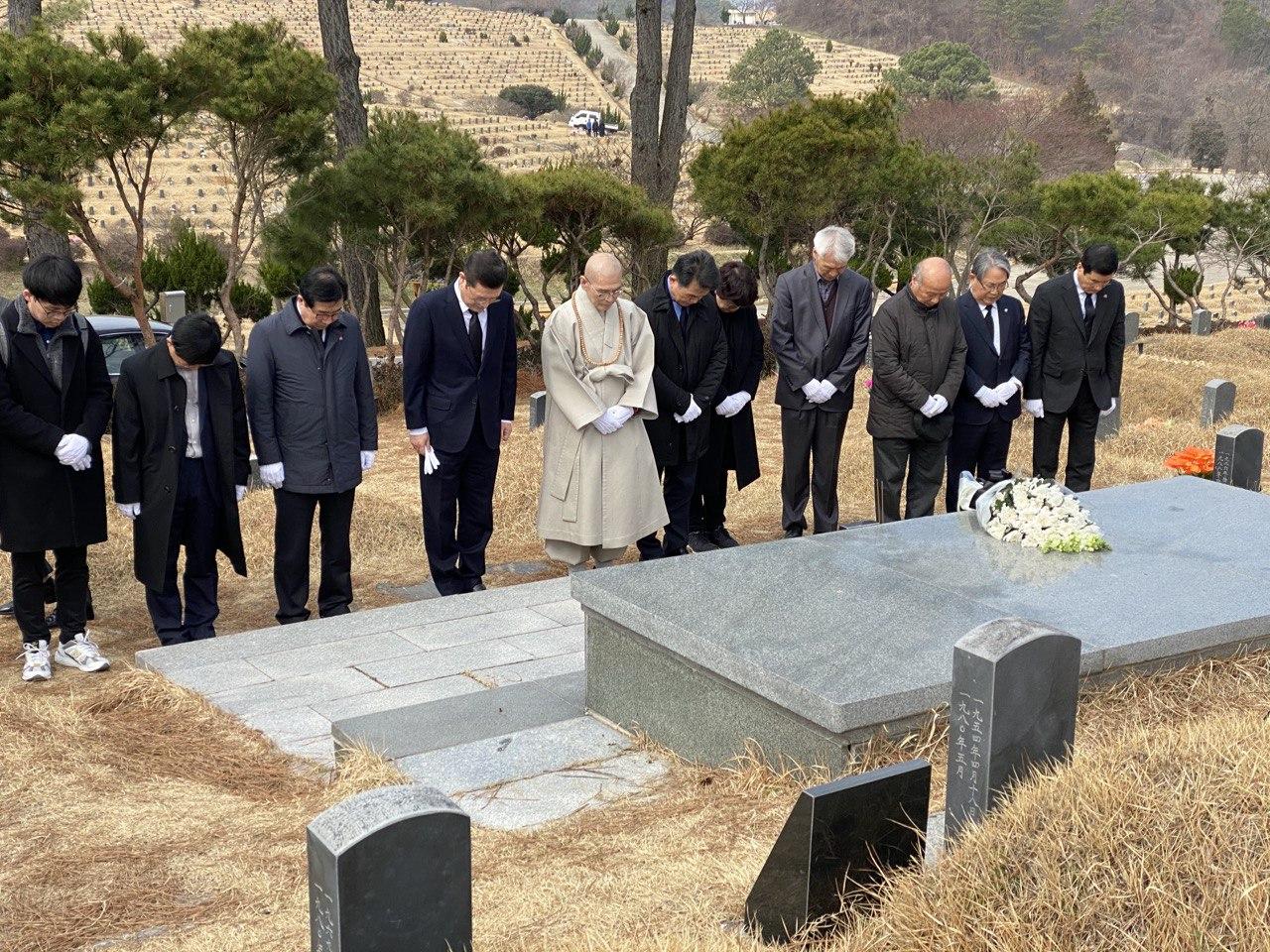 간담회 참석자들은 국립5·18민주묘지 참배사진